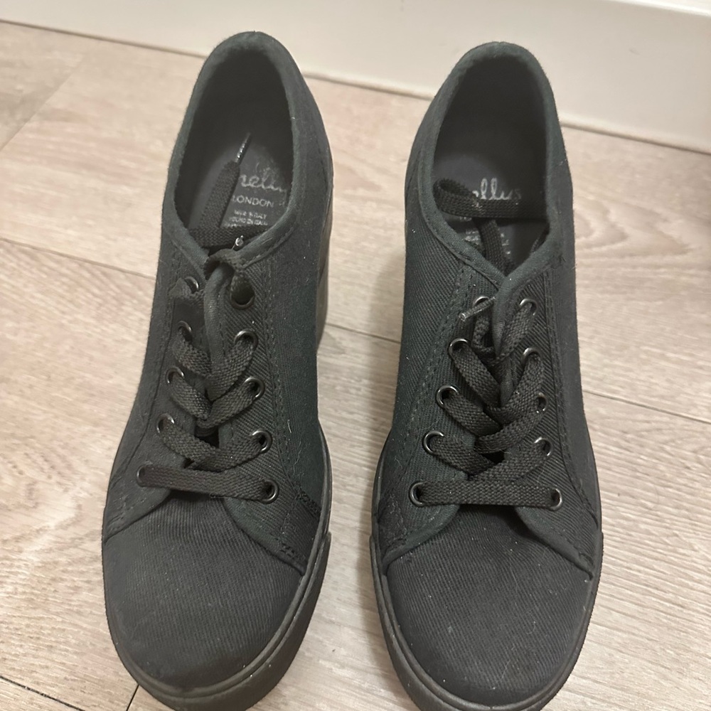 Shellys platforms - Picture 2 of 2
